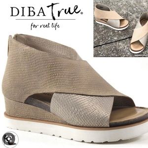 Diba True Leather Gangway Platform Shoes w Back Zip - sz 8-1/2